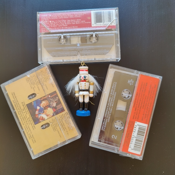 3 Christmas 🎄 🎁 Themed Cassettes with old favorites - Picture 3 of 9